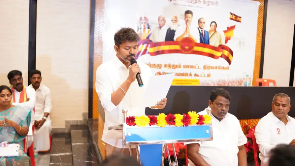 அரைத்த மாவை அரைக்கும் விஜய்… மின்கட்டண உயர்வு… மதுக்கடைகளை மூடல் – த.வெ.க ஆலோசனைக் கூட்டத்தில் 26 தீர்மானங்கள்..!